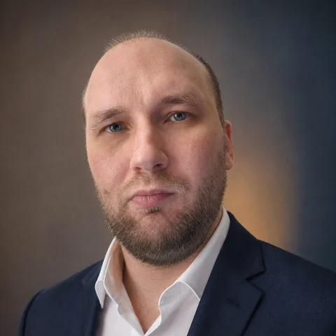 Portrait of the foundation’s founder in a dark jacket and white shirt.
